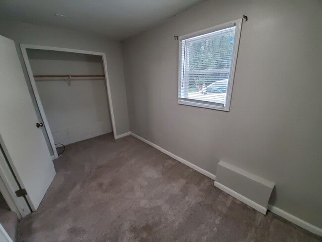 Building Photo - 3 Bedroom, 1 Bathroom in the Norwoodville ...