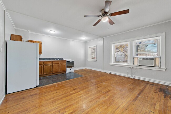 Interior Photo - FENWICK