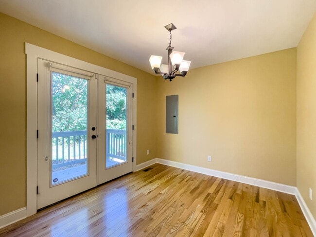 Building Photo - Charming Three-Bedroom Cottage in Oakley