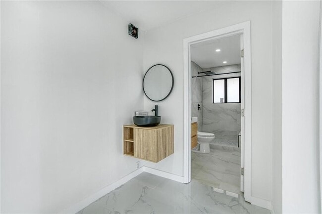 Building Photo - 2224 N 35th Ave