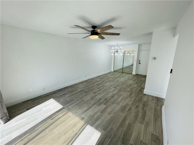 Building Photo - 3111 Oakland Shores Dr