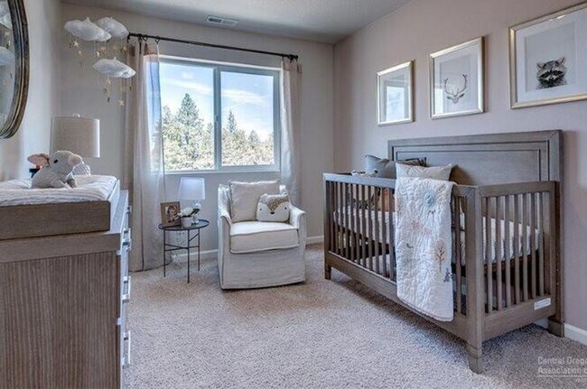 Building Photo - Newer SE 3 Bdrm House, All Appliances incl W/D, Air Cond, Community Pool, Double Garage