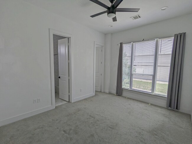 Building Photo - 204 Marathon St