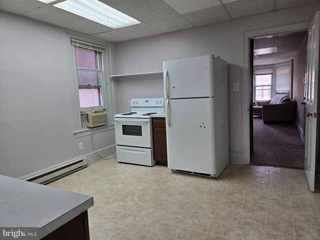 Building Photo - 226 Main St