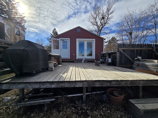 Building Photo - 417 E Tamarack St