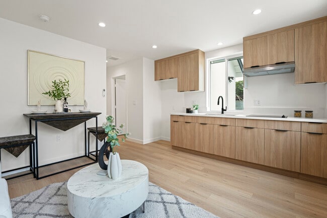 Building Photo - Charming 3 Bedroom Home for Rent in Los Angeles