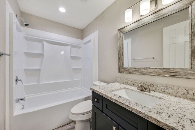 Building Photo - 1005 Summer Ct Cir