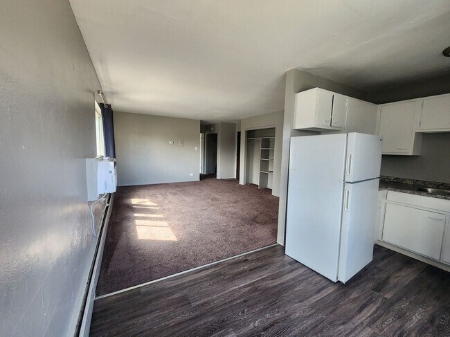 Building Photo - 1994 Elmira St