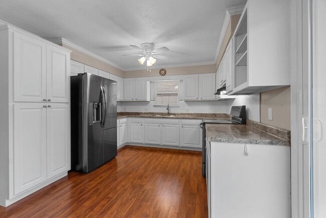 Building Photo - 3 Bedroom House in Cape