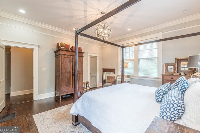 Building Photo - 1878 Cambridge Ave