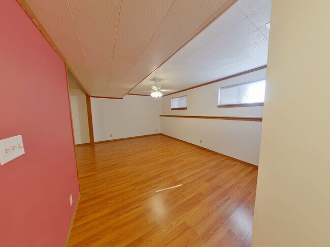 Building Photo - 3 Bedroom Home