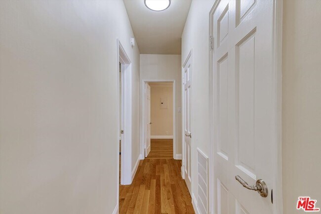 Building Photo - 9945 Robbins Dr