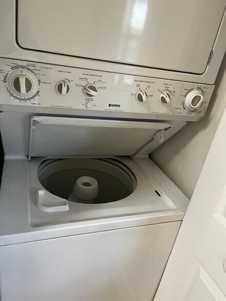 Building Photo - 2621 SE 12th Rd