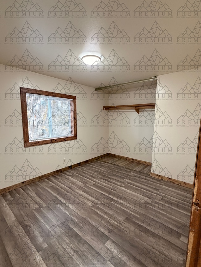 Building Photo - 3 Bedroom 2 Bathroom