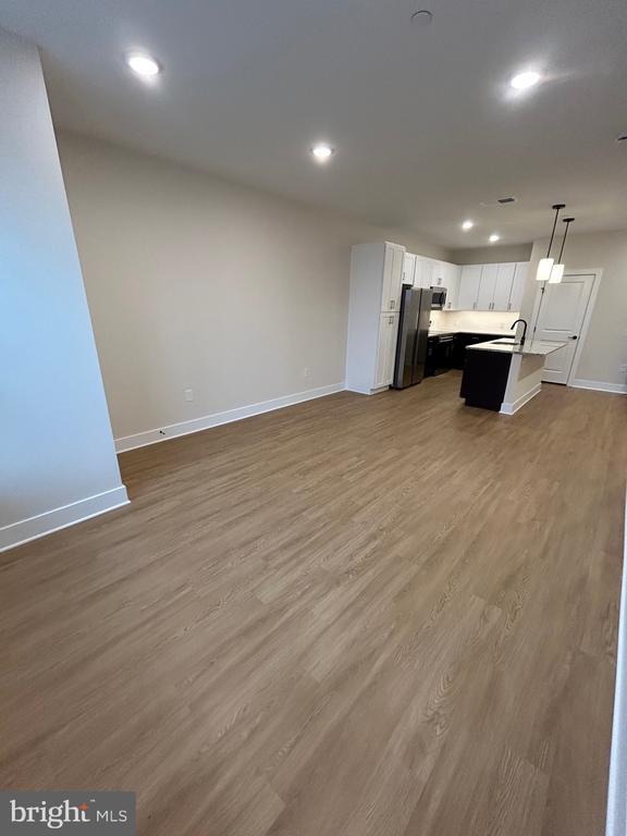 Building Photo - 624 Main St