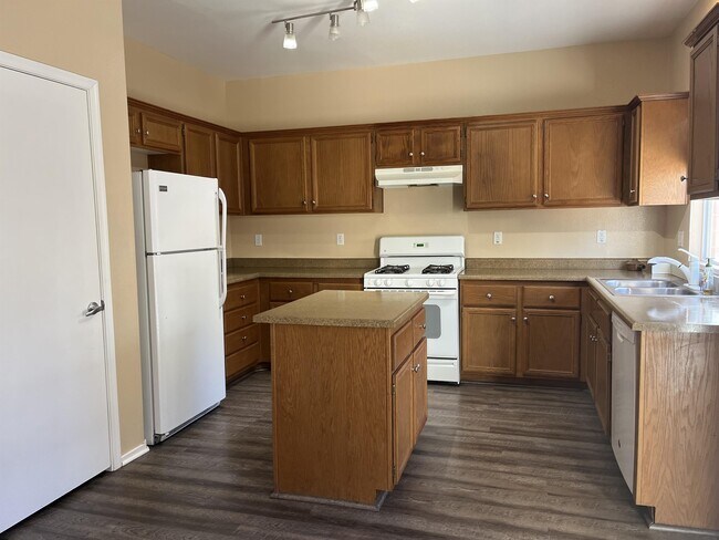 Building Photo - 1204 E Malibu Sands Ave