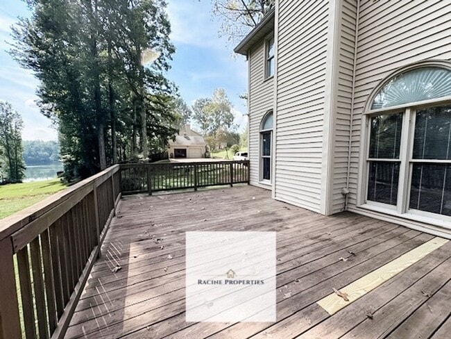 Building Photo - Stunning Lakefront Retreat in Inman, SC