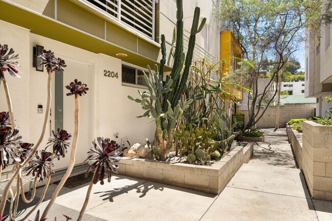 Building Photo - 2204 Fox Ln