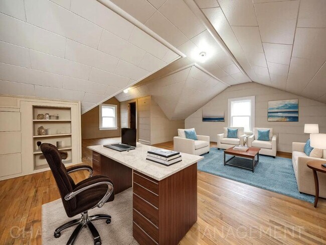 Building Photo - Charming 3 BD Home Across from Emerson Park – Move-In Ready!