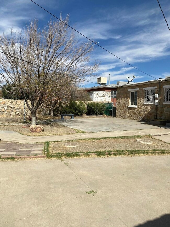 Building Photo - 613 Olson St