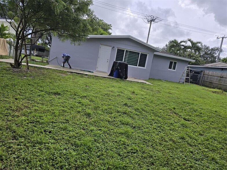 Building Photo - 5189 SW 95th Ave