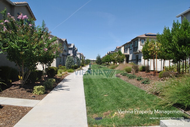 Building Photo - 3057 Pruett Dr