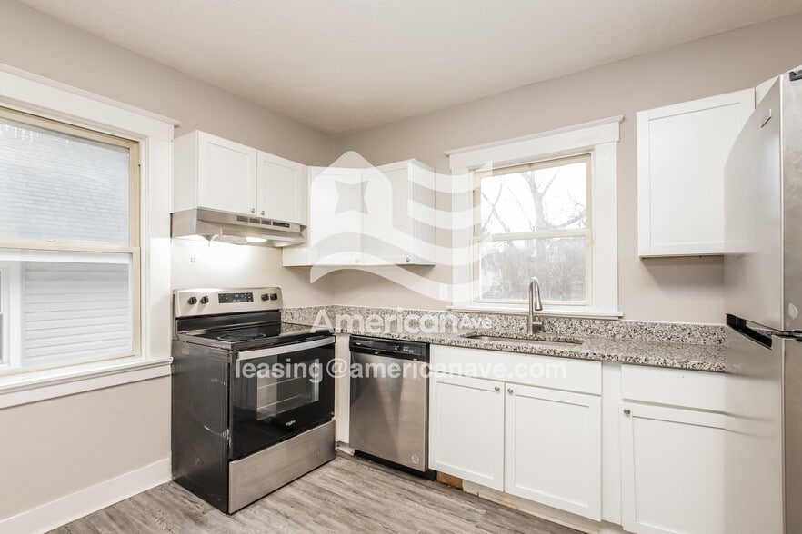 Building Photo - 1823 Sundale Ave