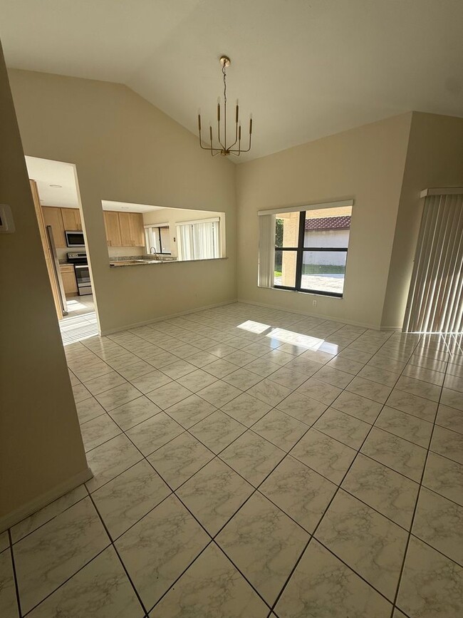 Building Photo - 8102 Ibiza Ct S