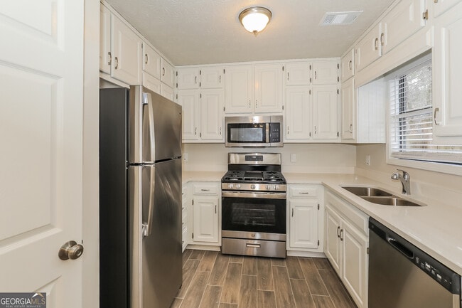 Building Photo - 125 Whitney Way