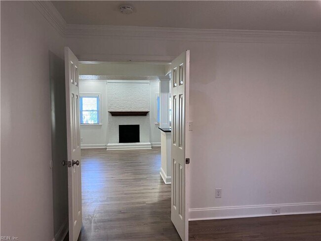 Building Photo - 947 Wildwood Square Ct