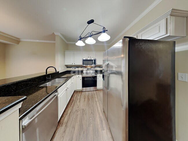 Building Photo - 15674 Birkdale Commons Pky