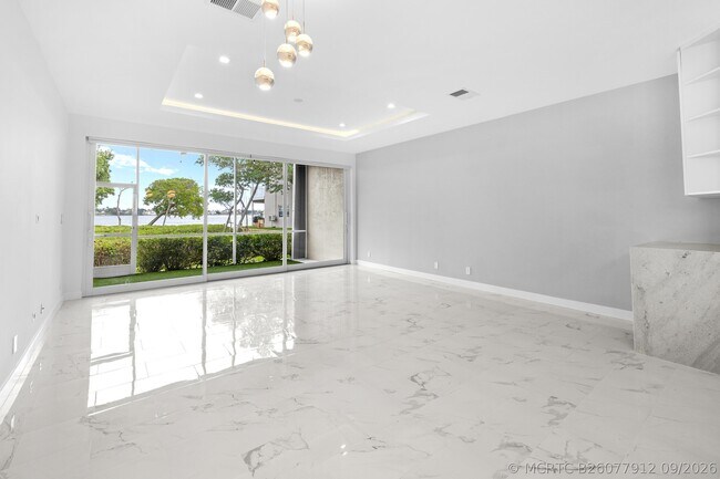 Building Photo - 88 N Lakeshore Dr