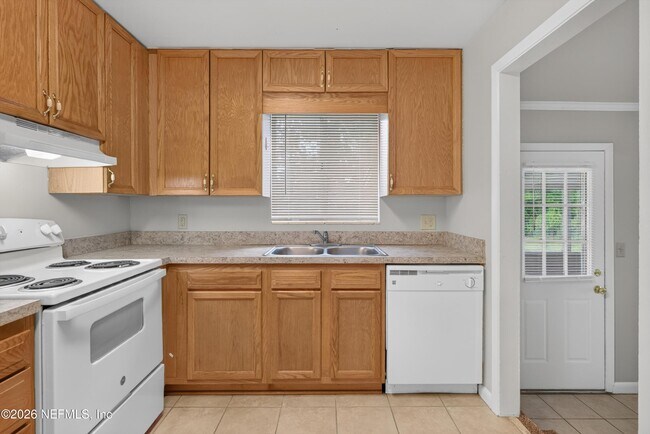 Building Photo - 2618 Arlex Dr E