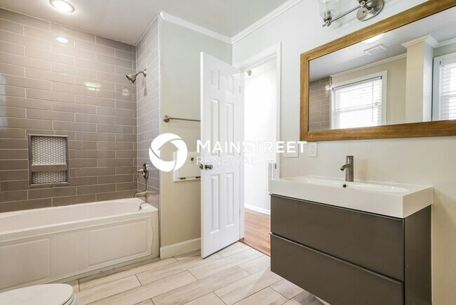 Building Photo - 4 Bedroom Pet-Friendly Home in NASHVILLE, TN with Main Street Renewal