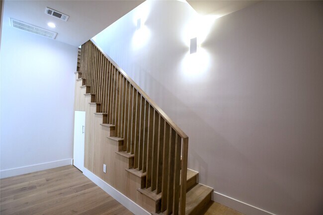 Building Photo - 3512 Mt Vernon St