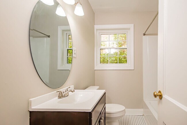 Building Photo - 3916 Stuart Ave