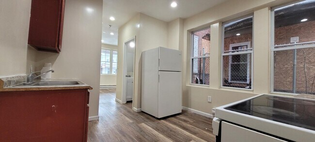 Building Photo - 4835 N 15th St