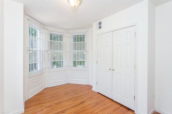 Building Photo - Delightful 5BR 3BA Townhome near Temple Un...