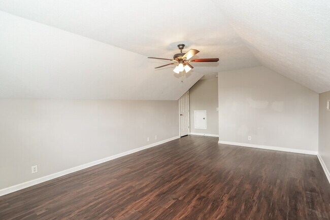 Building Photo - 601 Niagra Ln