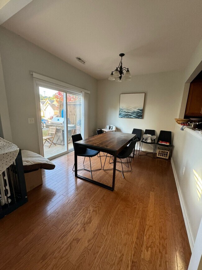 Building Photo - 8221 Saltwood Pl