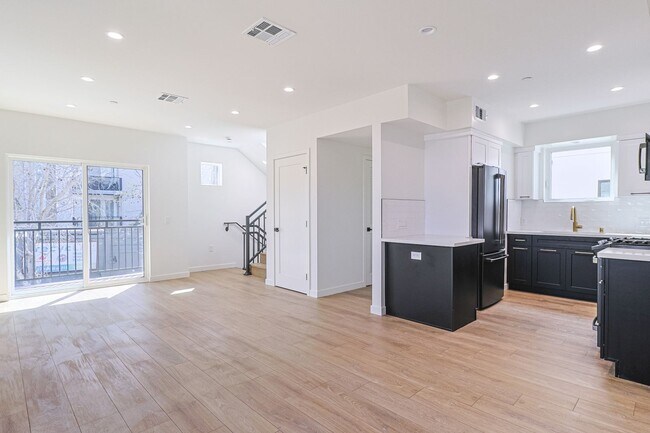 Building Photo - 4 Bed | 4.5 Bath | 2024 Construction | Tow...