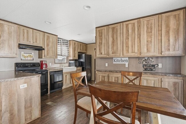 Building Photo - Fully Furnished 3-Bed, 2-Bath Home in Gated Community – Move-In Ready!