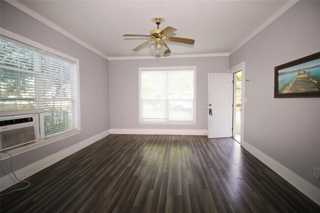 Building Photo - 705 N Rusk St