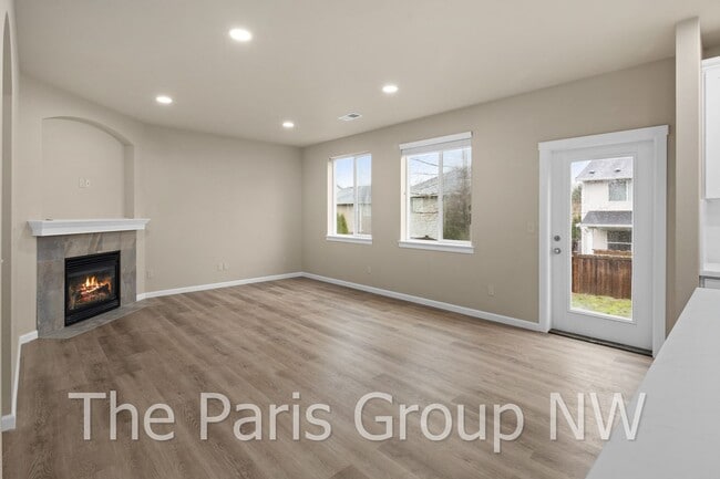 Building Photo - Gorgeous Updated 2012 Covington 4BR – New Paint, Floors, Cabinets, Quartz Counters +++