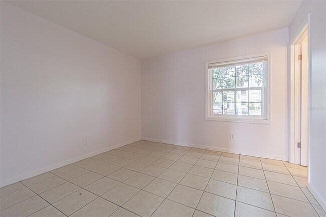 Building Photo - 190 Pompano Dr SE