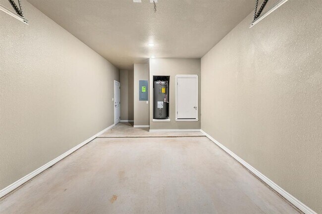 Building Photo - 408 W Avenue C