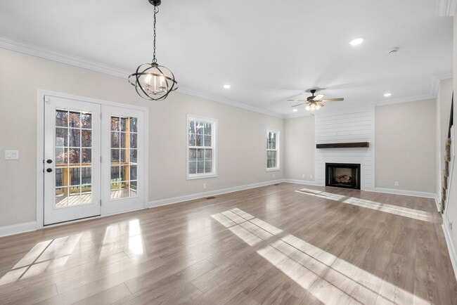 Building Photo - 3 Bedroom 2 1/2 Bath Dog Friendly Home For Rent!