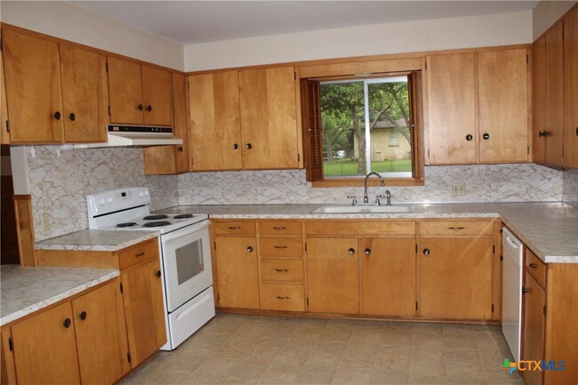 Building Photo - 525 Beverly Ln