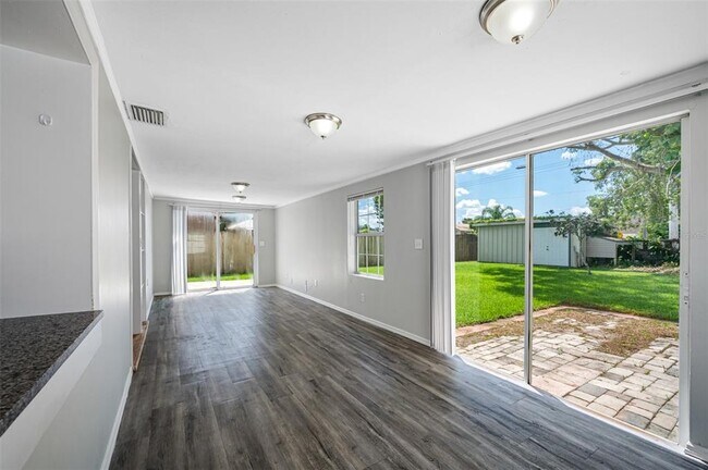 Building Photo - 1411 Thistledown Dr