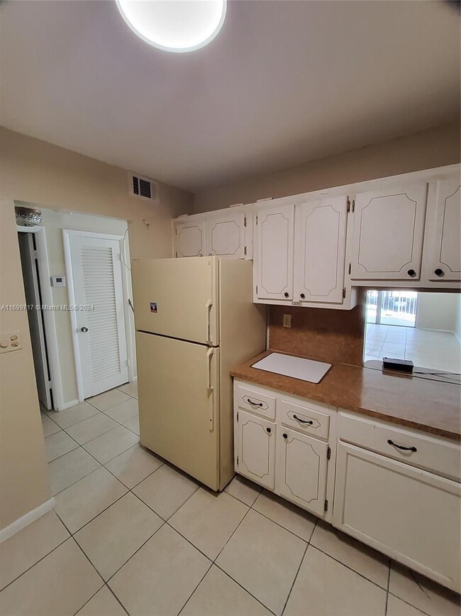 Building Photo - 1 bedroom in North Miami FL 33162